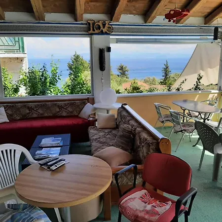 In With Sea Views & Pool Daire