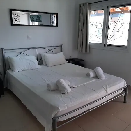 Daire In With Sea Views & Pool Benitses (Corfu)