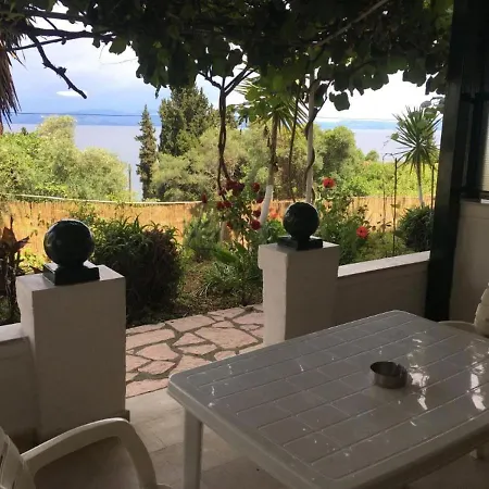 Sea Apartment In Mpenitses * Benícesz