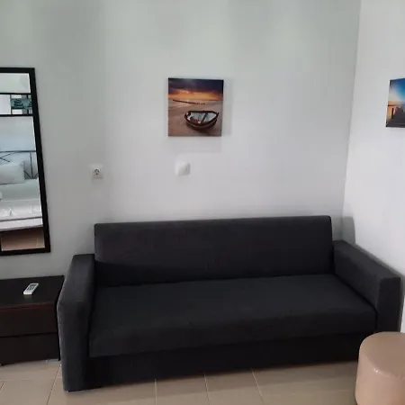 Daire In With Sea Views & Pool