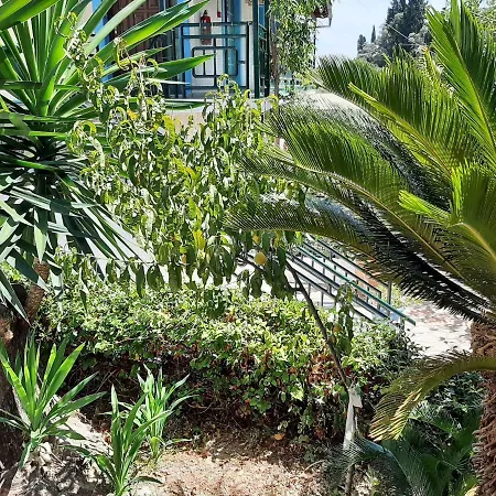 In With Sea Views & Pool Daire