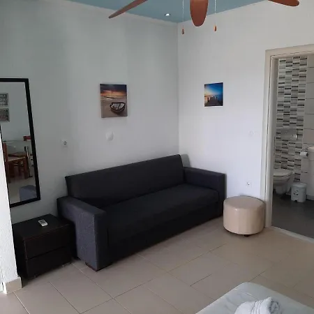 Daire In With Sea Views & Pool Benitses (Corfu)