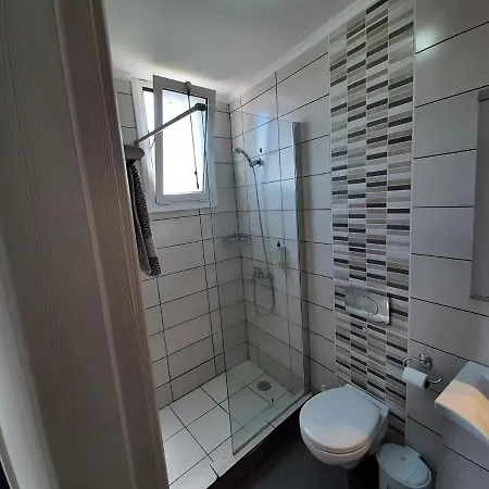 In With Sea Views & Pool Daire