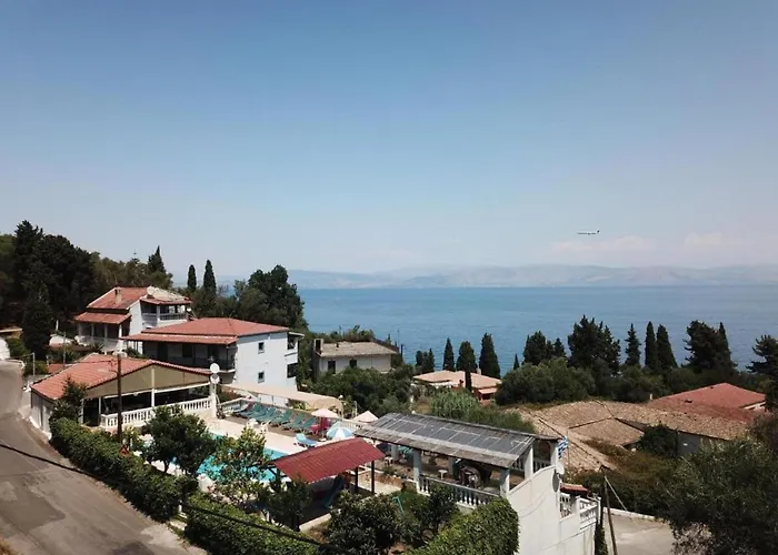 In With Sea Views & Pool Appartement