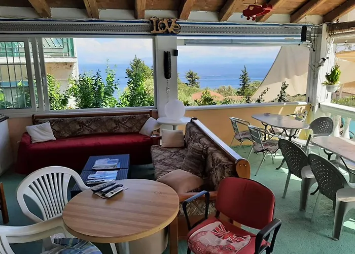 In With Sea Views & Pool Διαμέρισμα